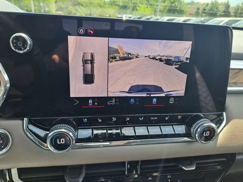 Used 2025 GMC Canyon Denali AWD/4WD image 15