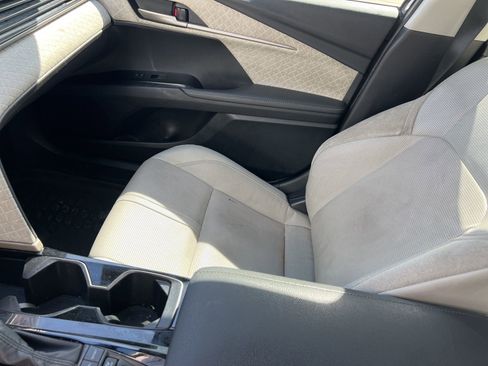 Used 2025 Toyota Camry XLE w/ Premium Package FWD image 10