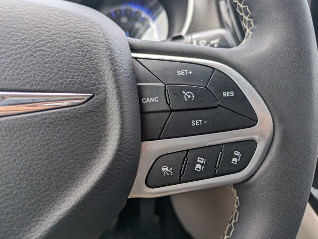 Used 2023 Chrysler Pacifica Touring-L FWD image 24