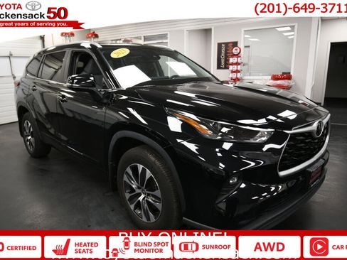 Certified 2023 Toyota Highlander XLE image 1