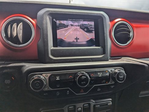 Used 2020 Jeep Gladiator Rubicon w/ Trailer Tow Package image 29