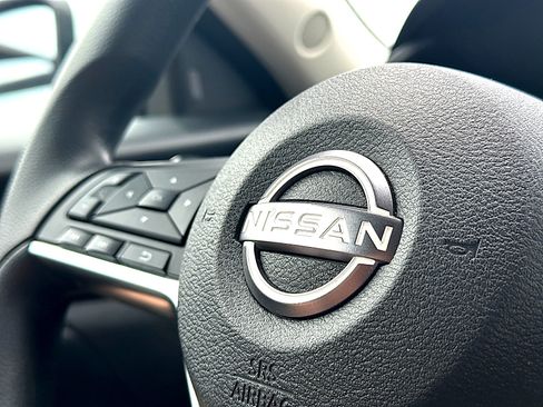 Used 2025 Nissan Sentra SV FWD image 31