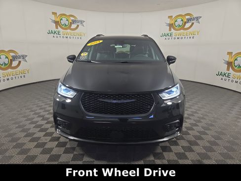 Certified 2024 Chrysler Pacifica Limited w/ S Appearance Package FWD image 3