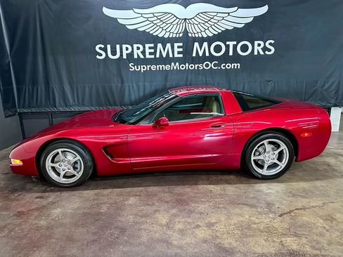 Used 2000 Chevrolet Corvette Coupe w/ Memory Pkg image 4
