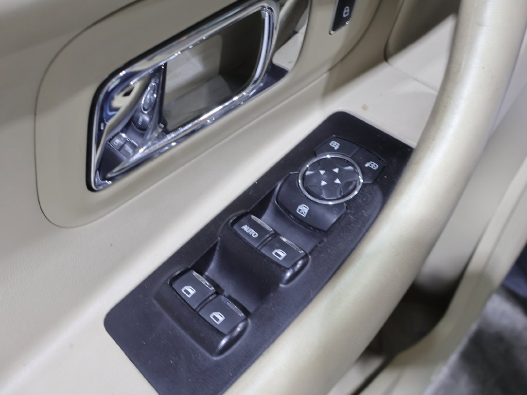 Used 2019 Ford Taurus SE FWD image 22