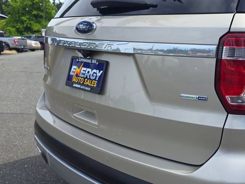 Used 2017 Ford Explorer Platinum AWD/4WD image 12