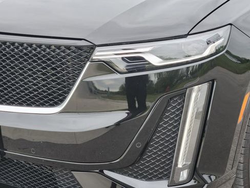 Used 2024 Cadillac XT6 Sport image 10