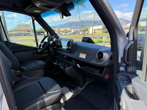 New 2025 Mercedes-Benz Sprinter 2500 image 12