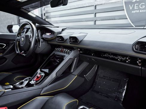 Used 2021 Lamborghini Huracan EVO image 40