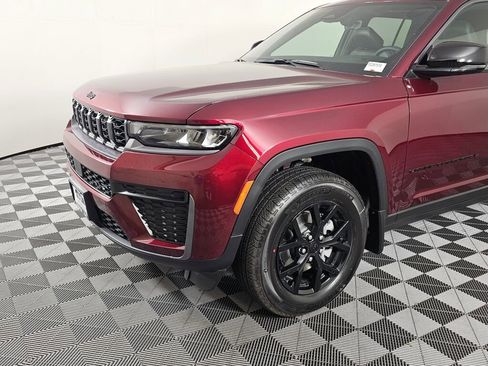 New 2026 Jeep Grand Cherokee Altitude image 10