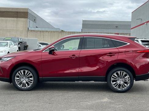 Certified 2023 Toyota Venza XLE AWD/4WD image 9