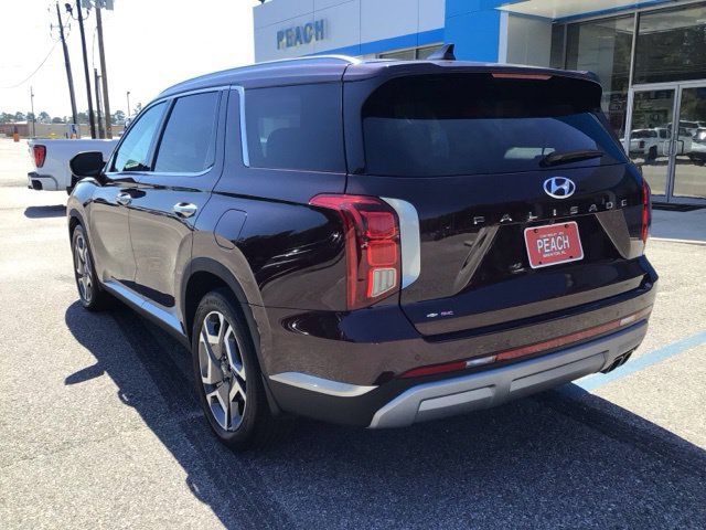 Used 2023 Hyundai Palisade SEL w/ Premium Package FWD image 3