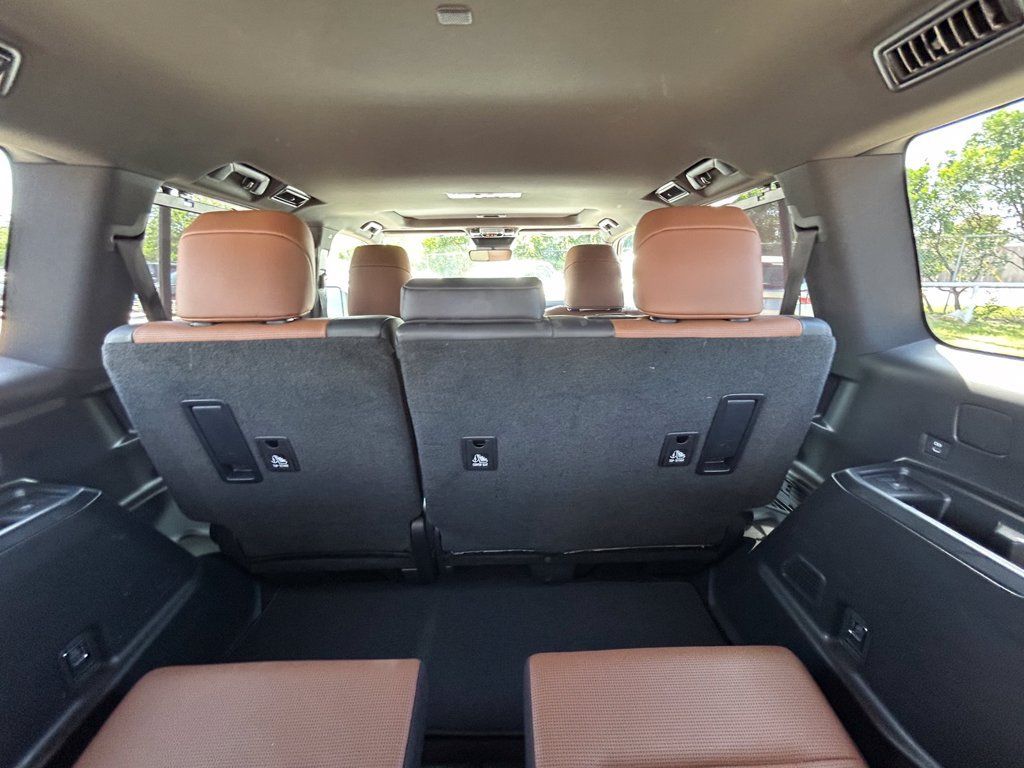 Used 2025 Lexus GX 550 AWD/4WD image 17