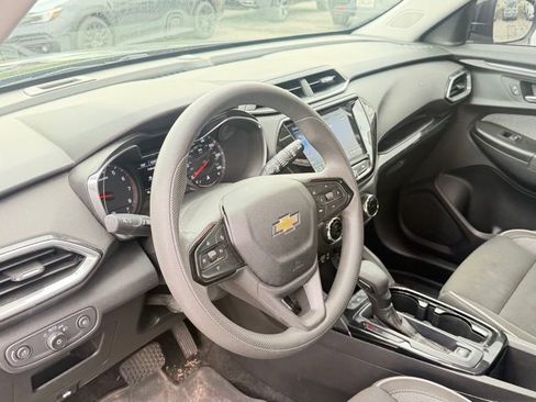 Used 2021 Chevrolet TrailBlazer LT w/ Sun and Liftgate Package FWD image 14
