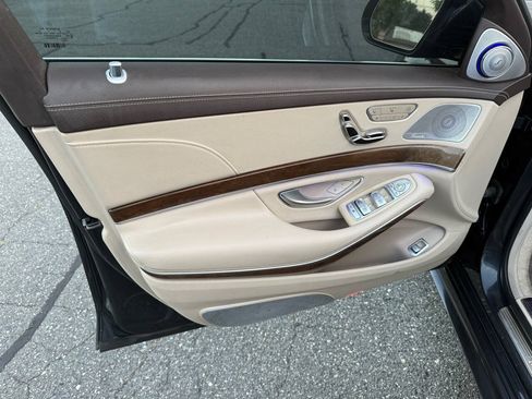 Used 2014 Mercedes-Benz S 550 Sedan image 27