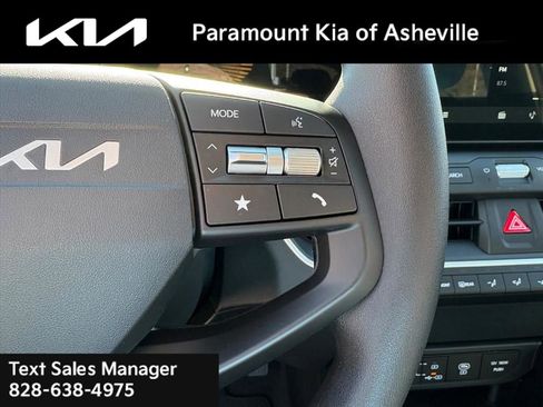 New 2025 Kia K4 LXS image 12