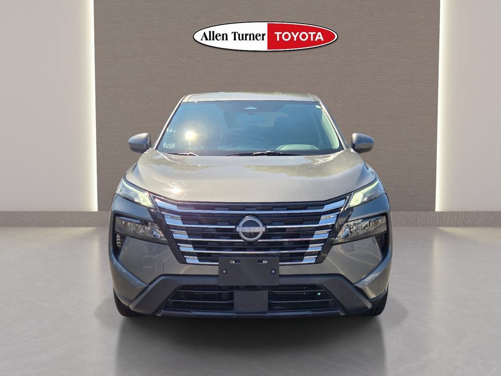 Used 2025 Nissan Rogue SV FWD image 4