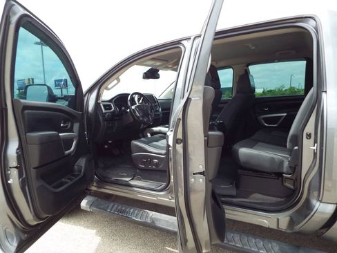 Used 2021 Nissan Titan SV w/ SV Convenience Package AWD/4WD image 23