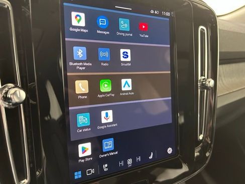 Used 2025 Volvo XC40 B5 Core image 17