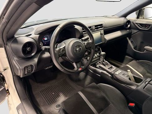 Used 2023 Toyota GR86 Premium w/ ALL Weather Mat Package (TMS) RWD image 8