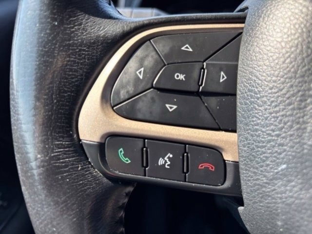 Used 2016 Jeep Renegade Latitude FWD image 20