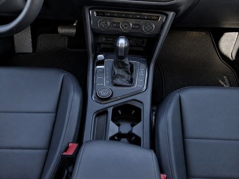Used 2020 Volkswagen Tiguan SE w/ Panoramic Sunroof Package AWD/4WD image 21