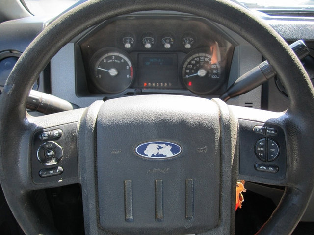Used 2014 Ford F550 2WD Regular Cab Super Duty image 9