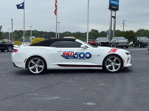 Used 2017 Chevrolet Camaro SS RWD image 2