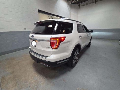 Used 2019 Ford Explorer Platinum AWD/4WD image 3
