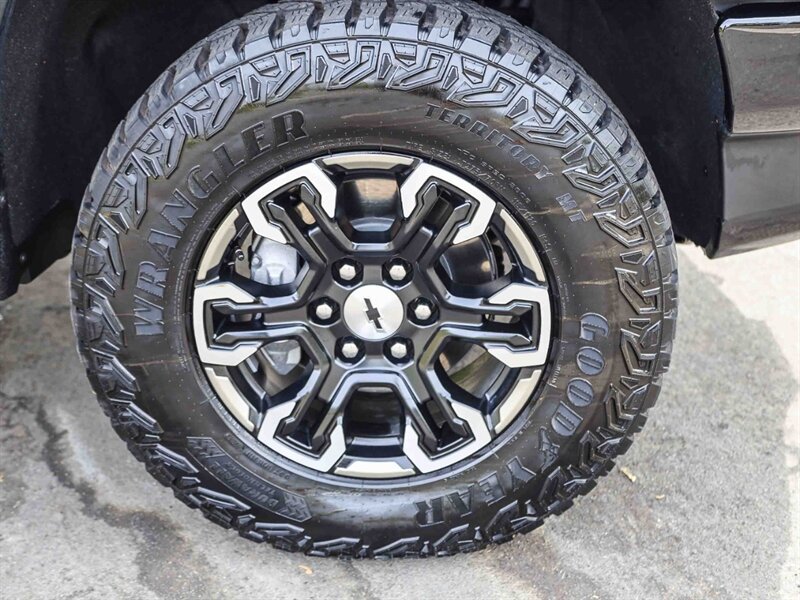 Used 2025 Chevrolet Silverado 1500 ZR2 AWD/4WD image 12