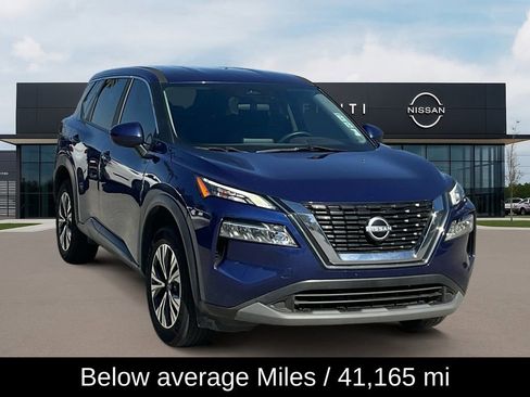 Used 2023 Nissan Rogue SV image 3