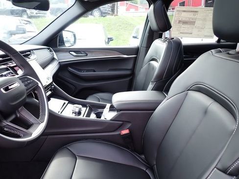 New 2025 Jeep Grand Cherokee Limited w/ Black Appearance Package image 12