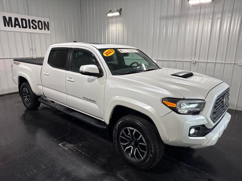 Used 2023 Toyota Tacoma TRD Sport w/ TRD Premium Sport Package AWD/4WD image 4
