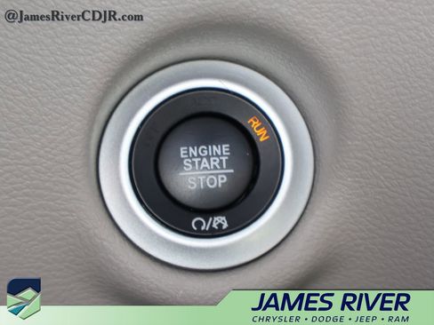 Used 2024 Chrysler Pacifica Touring-L FWD image 31
