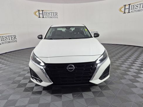 Used 2024 Nissan Altima 2.5 S FWD image 9