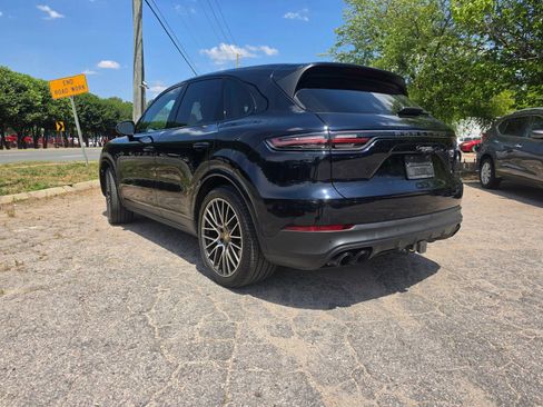 Used 2023 Porsche Cayenne AWD/4WD image 5