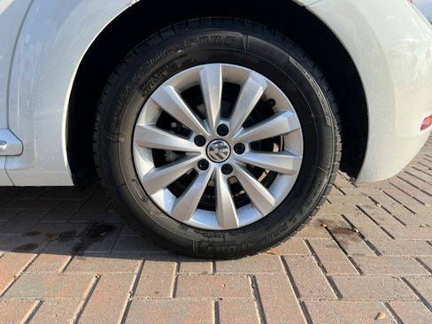 Used 2018 Volkswagen Beetle S image 13