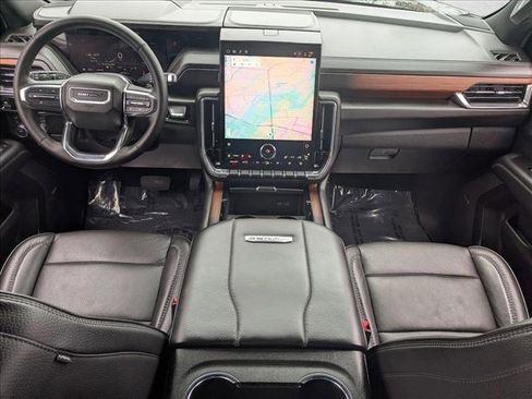 Used 2025 GMC Yukon Denali image 17