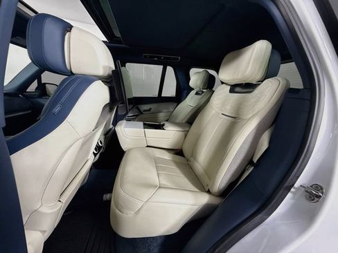 Certified 2025 Land Rover Range Rover SV AWD/4WD image 24