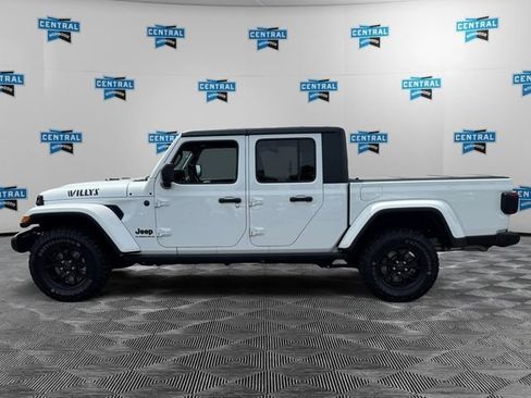 Used 2024 Jeep Gladiator Sport AWD/4WD image 3