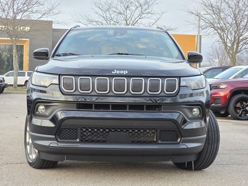 Used 2022 Jeep Compass Latitude image 3