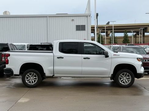Used 2024 Chevrolet Silverado 1500 Custom Trail Boss AWD/4WD image 3