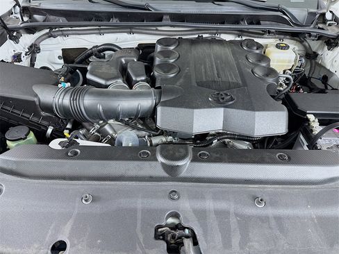 Used 2018 Toyota 4Runner TRD Off-Road Premium image 31