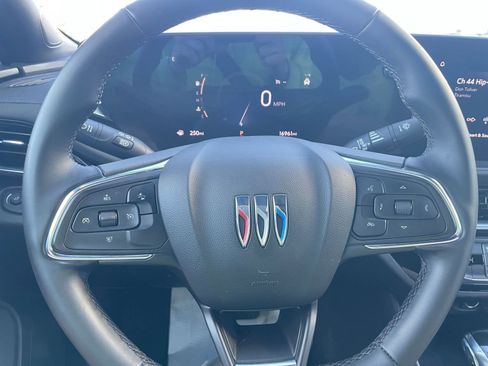 Used 2025 Buick Envista Sport Touring image 28