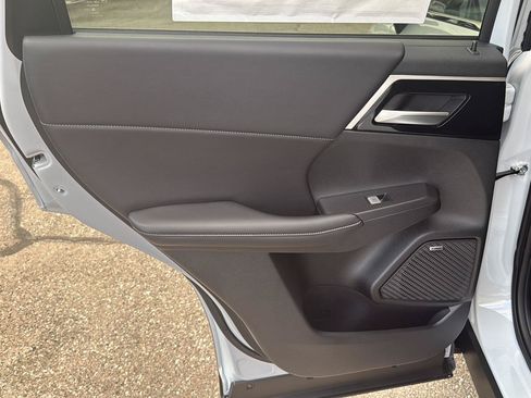 New 2026 Mitsubishi Outlander AWD image 32