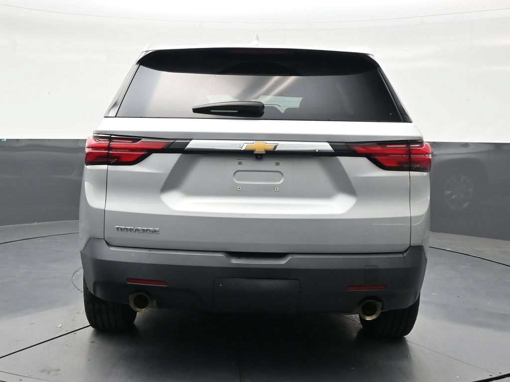 Used 2022 Chevrolet Traverse LS FWD image 4