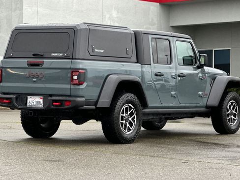 Used 2024 Jeep Gladiator Rubicon image 2