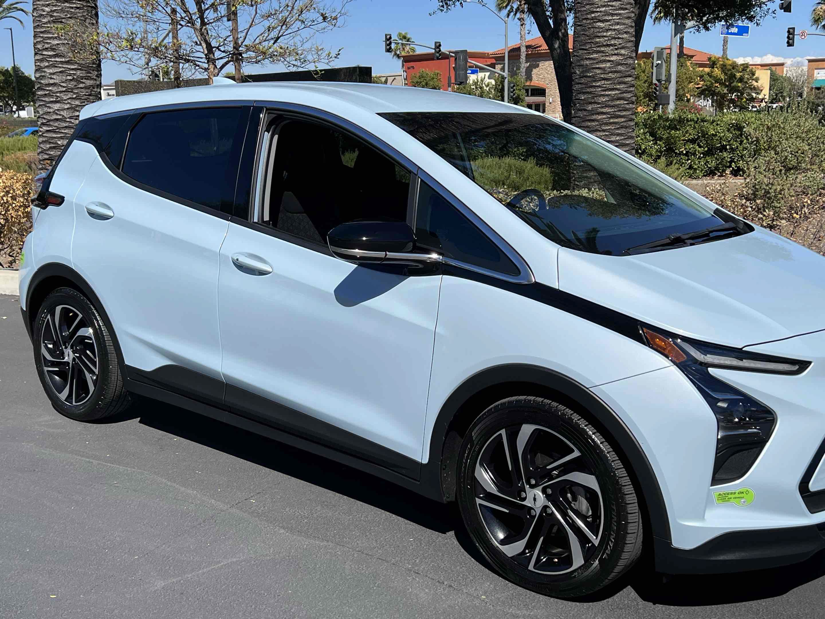 Used 2023 Chevrolet Bolt LT w/ Infotainment Package FWD image 40