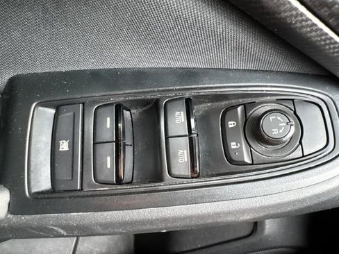 Used 2021 Subaru Crosstrek 2.0i AWD/4WD image 13