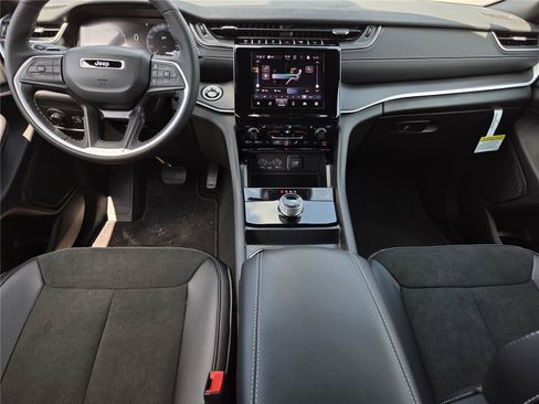 New 2025 Jeep Grand Cherokee Altitude RWD image 41
